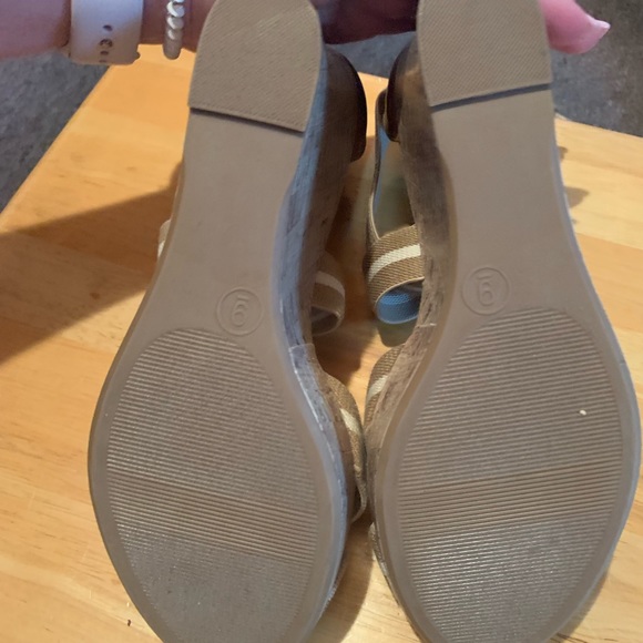 Wedge Sandals Size 9 - Picture 4 of 4